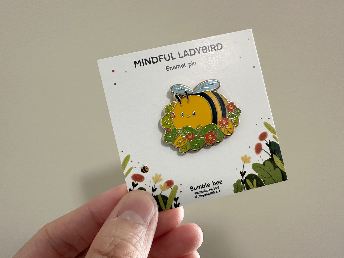 Bee On Leaves Hard Enamel Pin