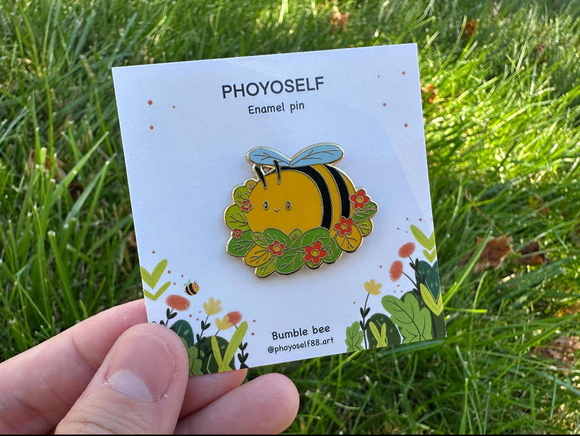 Bee On Leaves Hard Enamel Pin