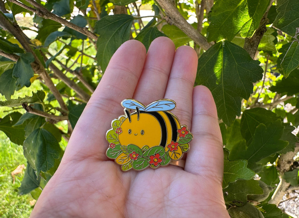 Bee On Leaves Hard Enamel Pin