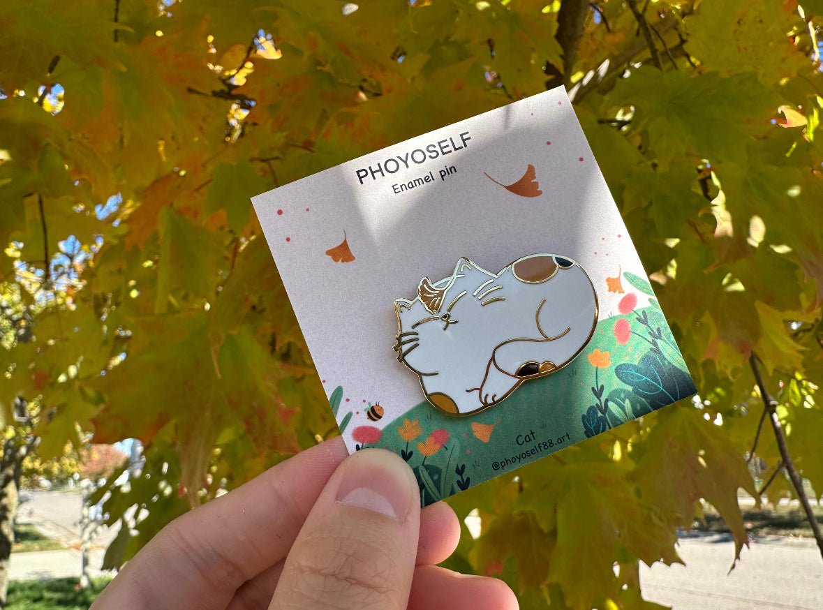 White Cat And Gingko Leaf Hard Enamel Pin